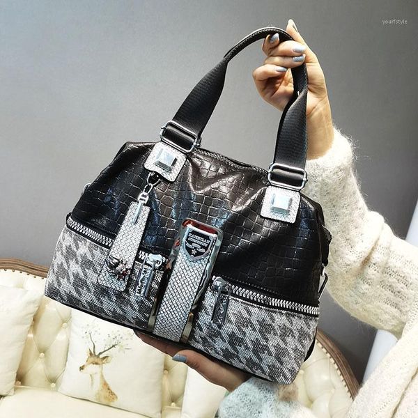 evening bags casual big bag personality hit color pu soft leather shoulder messenger trendy female temperament handbag cross body woman
evening bags casual big bag personality hit color pu soft leather shoulder messenger trendy female temperament handbag cross body woman