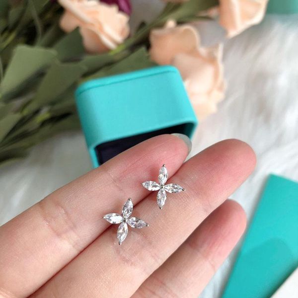 stud 925 sterling silver original 1:1 earrings four-leaf clover crystal ladies four horse eye studs jewelry, Golden;silver
stud 925 sterling silver original 1:1 earrings four-leaf clover crystal ladies four horse eye studs jewelry, Golden;silver
