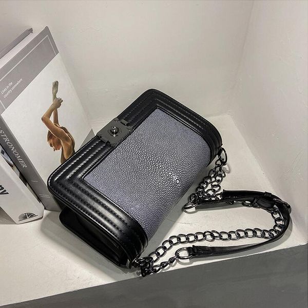 factory outlet women shoulder bags classic atmosphere thread hasp chain bag retro color matching leather handbag street trend stone pattern, Black;red
factory outlet women shoulder bags classic atmosphere thread hasp chain bag retro color matching leather handbag street trend stone pattern, Black;red