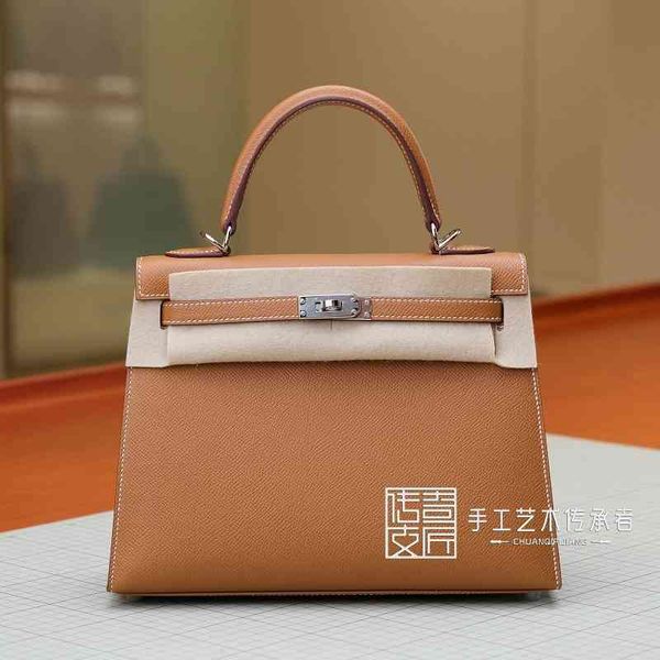 designer handbags 2021 pure manual wax thread sewing bag epsom pikelli women's herme bag golden brown kl25cm silver buckle messenger ba
designer handbags 2021 pure manual wax thread sewing bag epsom pikelli women's herme bag golden brown kl25cm silver buckle messenger ba