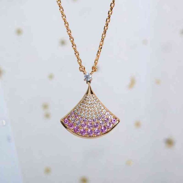 the new s925 sterling silver baojia full pink small skirt necklace women's diamond fan-shaped fashion pendant collarbone sweater chain
the new s925 sterling silver baojia full pink small skirt necklace women's diamond fan-shaped fashion pendant collarbone sweater chain