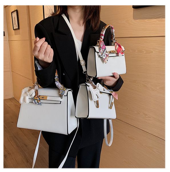 luxury handbags women's 2021 new fashion second generation mini large capacity hand single shoulder messenger bag net red bag
luxury handbags women's 2021 new fashion second generation mini large capacity hand single shoulder messenger bag net red bag