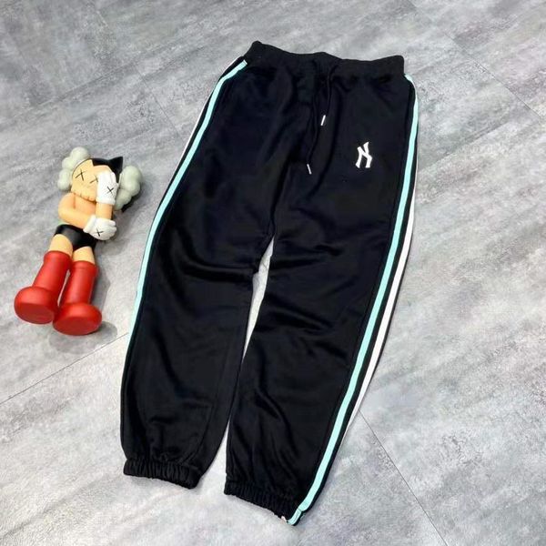 high version 2021 autumn new fashion simple three-dimensional embroidery side stitching casual slim couple leggings, White;black
high version 2021 autumn new fashion simple three-dimensional embroidery side stitching casual slim couple leggings, White;black