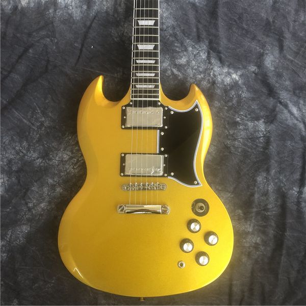 high-quality electric guitar, mahogany body, golden yellow, chrome-plated hardware
high-quality electric guitar, mahogany body, golden yellow, chrome-plated hardware