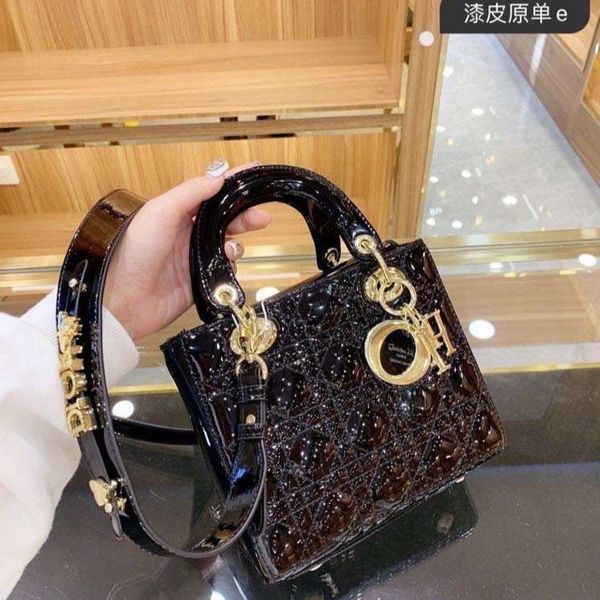 embroide lingge single shoulder cross carrying hand net same small red book recommended medium women's bag luxuryss designerss yw
embroide lingge single shoulder cross carrying hand net same small red book recommended medium women's bag luxuryss designerss yw