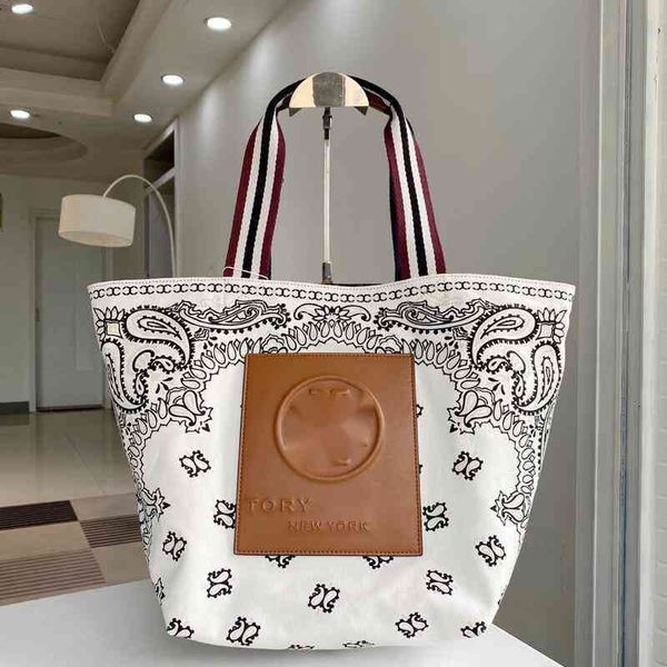 branded crossbody handbag designer tote bag mini luxurys bags tb women's canvas double sided printing light leisure one shoulder portab
branded crossbody handbag designer tote bag mini luxurys bags tb women's canvas double sided printing light leisure one shoulder portab