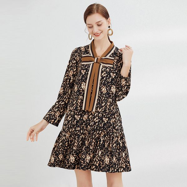 18030# jry new spring women european fashion style dresses bow collar long sleeve retro printing loose casual dress size l-4xl for ladies, Black;gray
18030# jry new spring women european fashion style dresses bow collar long sleeve retro printing loose casual dress size l-4xl for ladies, Black;gray