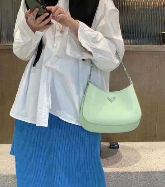 family fashion medieval underarm bag 2021 fashionable french stick versatile one shoulder handbag leather women's cross body
family fashion medieval underarm bag 2021 fashionable french stick versatile one shoulder handbag leather women's cross body