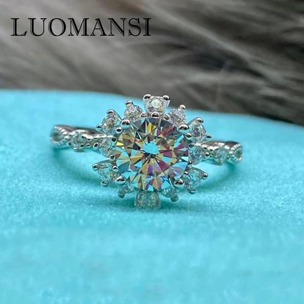 cluster rings luomansi d color 0.8/1ct vvs1 moissanite flower ring with gra certificate s925 silver jewelry wedding party woman gift, Golden;silver
cluster rings luomansi d color 0.8/1ct vvs1 moissanite flower ring with gra certificate s925 silver jewelry wedding party woman gift, Golden;silver