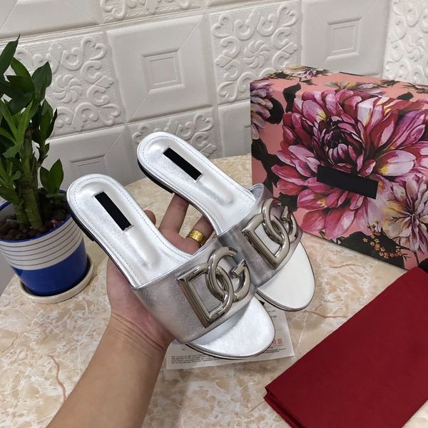 summer new style women's shoes designer leather metal buckle luxury fashion brand outdoor slippers, Red;white
summer new style women's shoes designer leather metal buckle luxury fashion brand outdoor slippers, Red;white