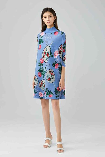 dress miyake pleated one-piece turtleneck print straight, Black;gray
dress miyake pleated one-piece turtleneck print straight, Black;gray