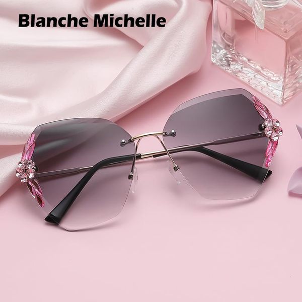 sunglasses fashion rimless rhinestone women uv400 luxury designer sun glasses vintage shades gradient sunglass gafas oculos 2021, White;black
sunglasses fashion rimless rhinestone women uv400 luxury designer sun glasses vintage shades gradient sunglass gafas oculos 2021, White;black