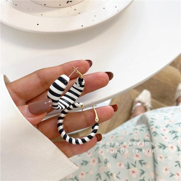 hoop & huggie fall 2021 fashion earrings for women black white stripes hit color personalized ear buckles trendy jewelry gift, Golden;silver
hoop & huggie fall 2021 fashion earrings for women black white stripes hit color personalized ear buckles trendy jewelry gift, Golden;silver