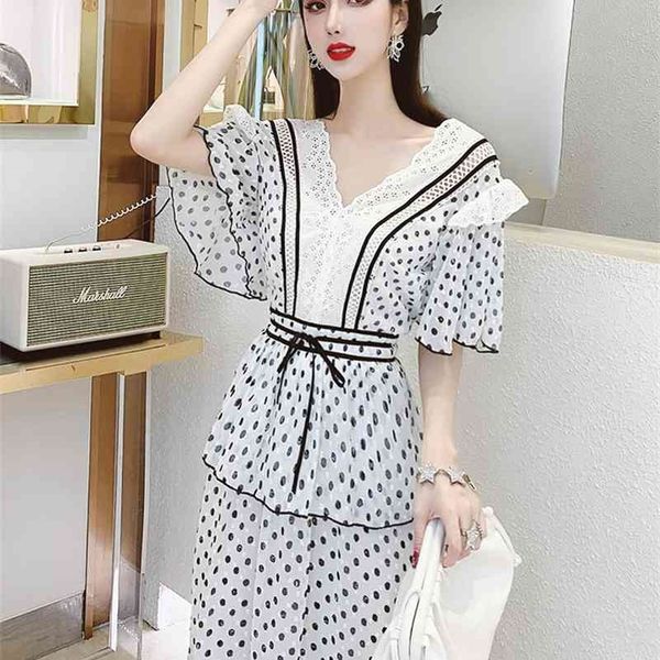polka dot chiffon female summer korean version of french v-neck lace stitching ruffled dress office lady 210416, Black;gray
polka dot chiffon female summer korean version of french v-neck lace stitching ruffled dress office lady 210416, Black;gray