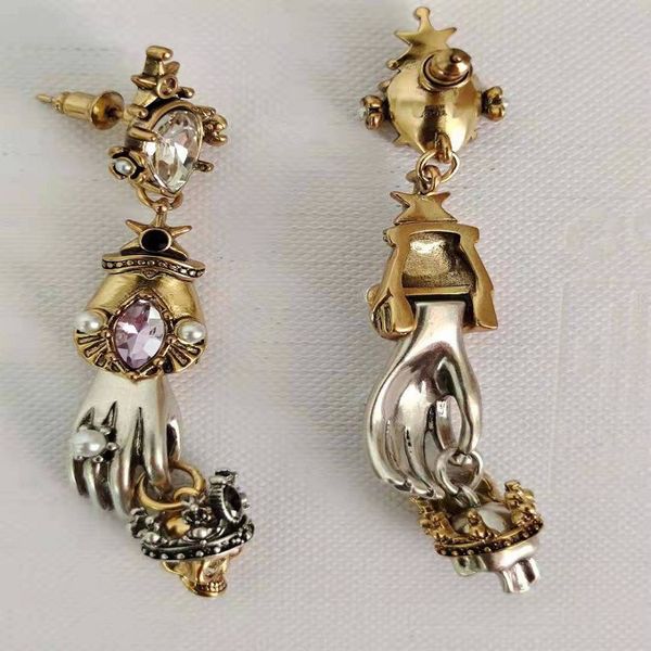 70% off high-quality jewelry s925 silver needle hand crown skull color earrings fashion earrings
70% off high-quality jewelry s925 silver needle hand crown skull color earrings fashion earrings
