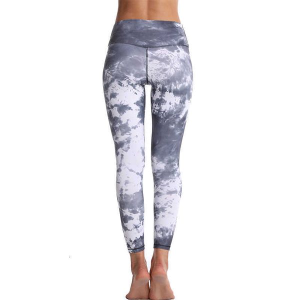 women's capris yoga pants high waist hip lifting fast drying sports tight printed pants, Black;white
women's capris yoga pants high waist hip lifting fast drying sports tight printed pants, Black;white