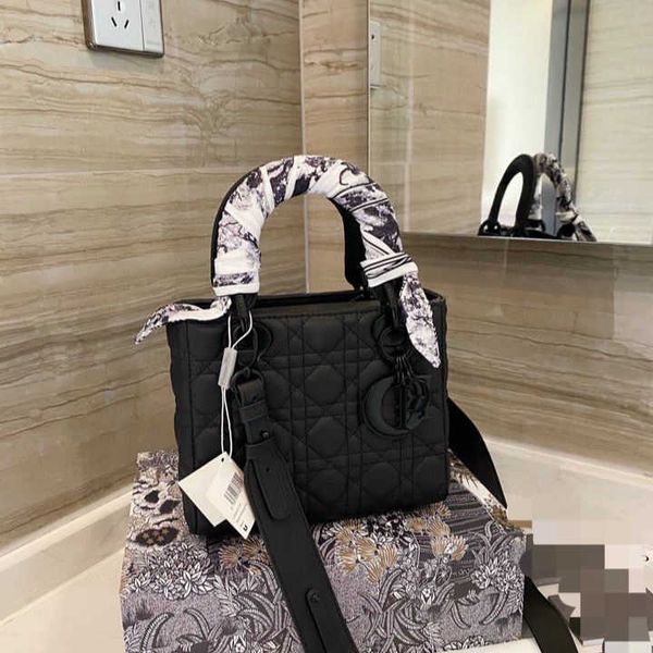 2021 new cross carry women's diamond lattice bag princess friction leather four zly
2021 new cross carry women's diamond lattice bag princess friction leather four zly