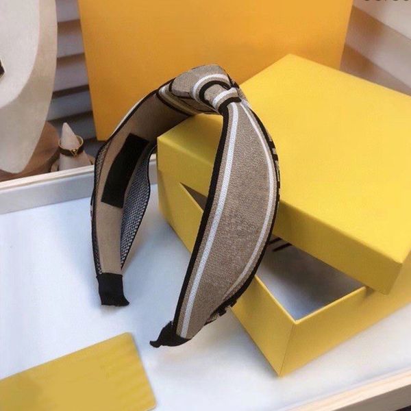 designer ins fashion c-letter headbands women hair sticks girl headbandwomen accessories for head bands rr, Silver
designer ins fashion c-letter headbands women hair sticks girl headbandwomen accessories for head bands rr, Silver