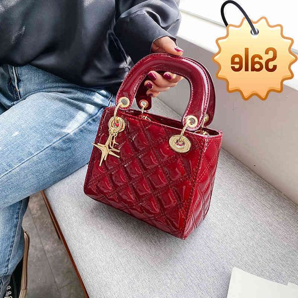 fashion women's embroidered thread hand single shoulder 2021 new lingge princess diana bag messenger
fashion women's embroidered thread hand single shoulder 2021 new lingge princess diana bag messenger