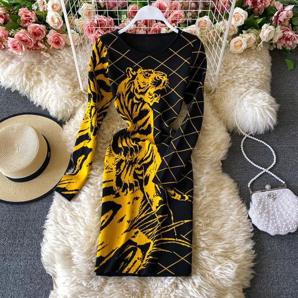 casual dresses 2021 autumn tiger pattern knitting dress women vintage fashion sweater stretchy slim fit long-sleeved winter, Black;gray
casual dresses 2021 autumn tiger pattern knitting dress women vintage fashion sweater stretchy slim fit long-sleeved winter, Black;gray