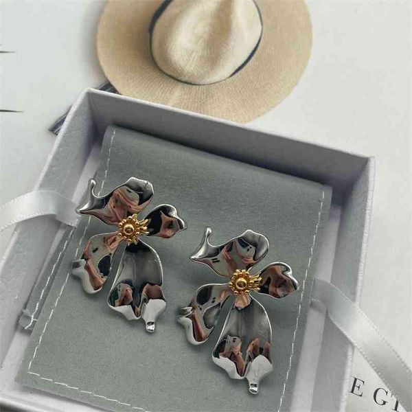 70% off outlet online vintage metal flower earrings designed by female minority, Golden
70% off outlet online vintage metal flower earrings designed by female minority, Golden