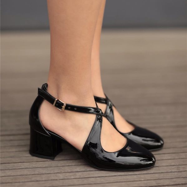 dress shoes brand baily, black//red colors, 5 cm heel-height, quality women 's shoes
dress shoes brand baily, black//red colors, 5 cm heel-height, quality women 's shoes