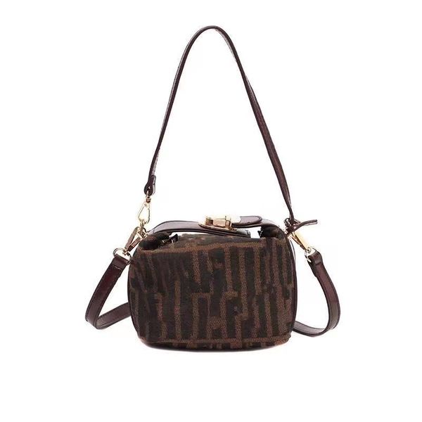 Female Bag Shoppers Simple Fashion F Handbags Shoulder Waterproof Large Capacity Tote Bags 2021 Womens Brand Crossbody
Female Bag Shoppers Simple Fashion F Handbags Shoulder Waterproof Large Capacity Tote Bags 2021 Womens Brand Crossbody