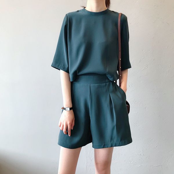 casual o-neck solid women jumpsuit short sleeve loose female summer basic short 210427, Black;white
casual o-neck solid women jumpsuit short sleeve loose female summer basic short 210427, Black;white