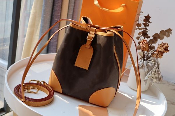 factory wholesale, bucket bag, name brand, handbag, one shoulder, ladies, large 
factory wholesale, bucket bag, name brand, handbag, one shoulder, ladies, large