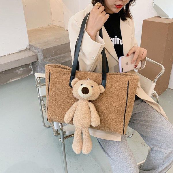 evening bags large-capacity women's bag 2021 winter fashion lamb hair tote korean version of the one-shoulder
evening bags large-capacity women's bag 2021 winter fashion lamb hair tote korean version of the one-shoulder