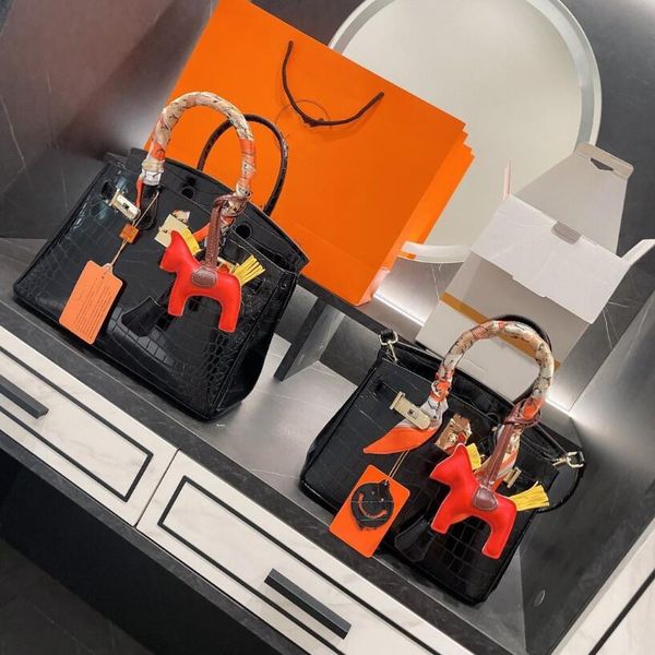 luxurys designer handbags fashion ladies purse shoulder bag crossbody crocodile wallets lady alligator backpack tote purses totes women birk
luxurys designer handbags fashion ladies purse shoulder bag crossbody crocodile wallets lady alligator backpack tote purses totes women birk