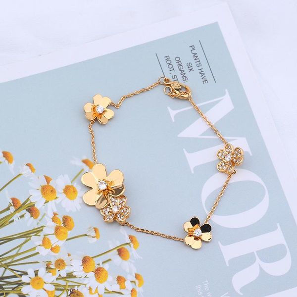 golden flowers bracelet women luxury clover bracelets designer party wedding crystal jewelry charm, Golden;silver
golden flowers bracelet women luxury clover bracelets designer party wedding crystal jewelry charm, Golden;silver