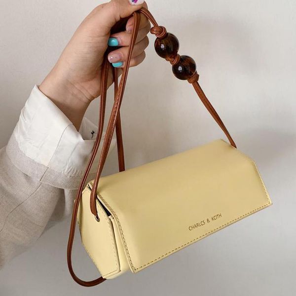 shoulder bags niche design retro texture small bag female 2021 spring and autumn fashion one-shoulder diagonal fashionable bos
shoulder bags niche design retro texture small bag female 2021 spring and autumn fashion one-shoulder diagonal fashionable bos
