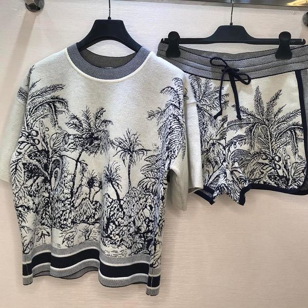women's tracksuits 2 piece sets women pants and summer short sleeve t shirt shorts suit knitted camouflage printing set, Gray
women's tracksuits 2 piece sets women pants and summer short sleeve t shirt shorts suit knitted camouflage printing set, Gray