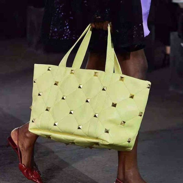 evening bags luxury design leather shoulder bag shopping yellow metal large rivet volume tote packag diamond pattern lemon coffee white 3hp3
evening bags luxury design leather shoulder bag shopping yellow metal large rivet volume tote packag diamond pattern lemon coffee white 3hp3