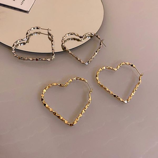 hoop & huggie simple hollow out metal heart earrings for women fashion jewelry boucle oreille femme, Golden;silver
hoop & huggie simple hollow out metal heart earrings for women fashion jewelry boucle oreille femme, Golden;silver