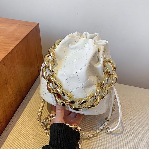 evening bags lingge embroidery thread small handbag 2021 all-match chain messenger bag fashionable portable bucket luxury designer
evening bags lingge embroidery thread small handbag 2021 all-match chain messenger bag fashionable portable bucket luxury designer