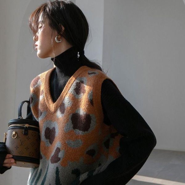women's vests women sweater vest autumn and winter bandage dress contrast color v-neck knitted outerwear top, Black;white
women's vests women sweater vest autumn and winter bandage dress contrast color v-neck knitted outerwear top, Black;white