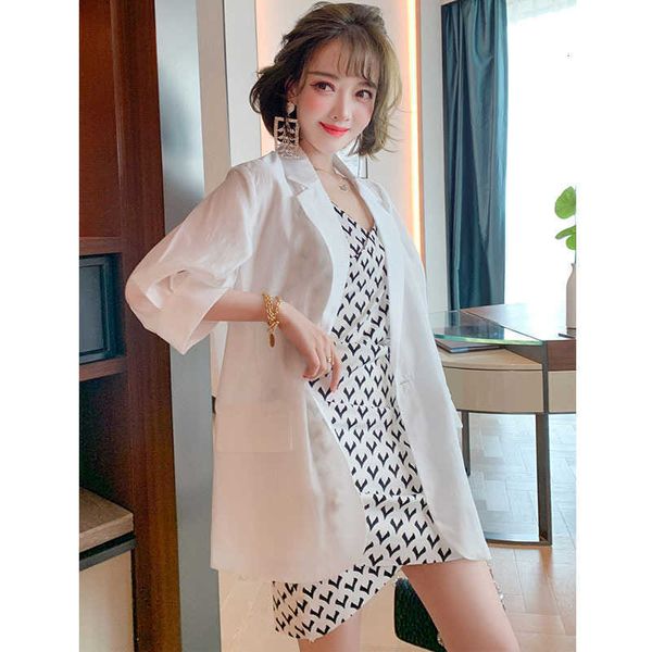 lantern sleeve suit et + geometric printing suspender drs 2-piece women's wear style in spring and summer of 2021, Black;gray
lantern sleeve suit et + geometric printing suspender drs 2-piece women's wear style in spring and summer of 2021, Black;gray