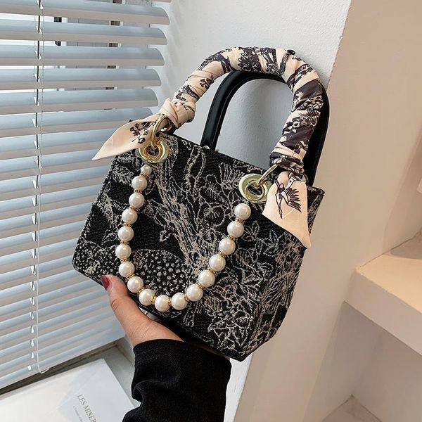 evening bags mini woven crossbody shoulder with short handle 2021 luxury ladies beading handbags silk scarf designer totes
evening bags mini woven crossbody shoulder with short handle 2021 luxury ladies beading handbags silk scarf designer totes