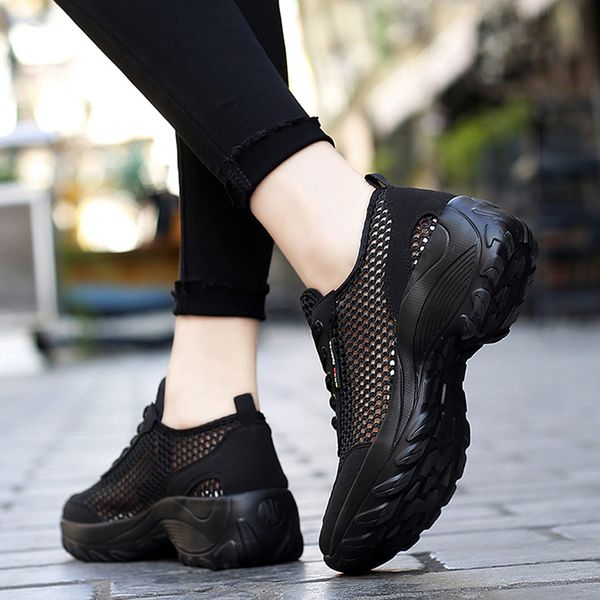 2021 designer running shoes for women white grey purple pink black fashion mens trainers outdoor sports sneakers size 35-42 zb, White;red
2021 designer running shoes for women white grey purple pink black fashion mens trainers outdoor sports sneakers size 35-42 zb, White;red