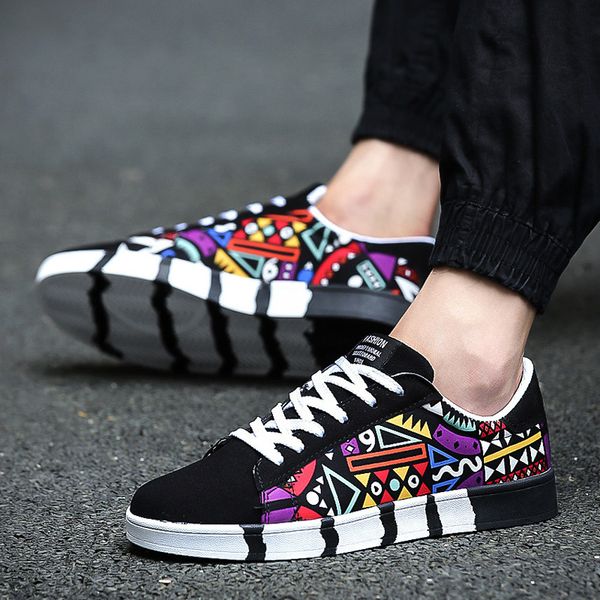 graffiti canvas mens shoes outdoor new men sneakers casual shoes printing fashion flat vulcanized shoes man zapatillas hombre
graffiti canvas mens shoes outdoor new men sneakers casual shoes printing fashion flat vulcanized shoes man zapatillas hombre