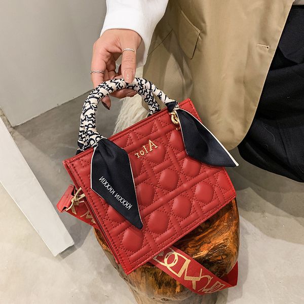 embroidered thread women's small 2021 new fashion versatile one shoulder messenger bag net red portable princess
embroidered thread women's small 2021 new fashion versatile one shoulder messenger bag net red portable princess