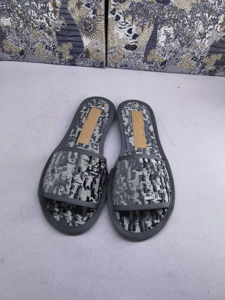 2021 men slippers women ladies flat platform sandals rubber slide floral brocade gear bottoms flip flops bee striped beach causal slipper zl, Black
2021 men slippers women ladies flat platform sandals rubber slide floral brocade gear bottoms flip flops bee striped beach causal slipper zl, Black