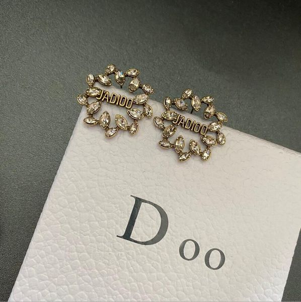 designer jewelry diamond charm earrings stud letter statement brand earring for lady women party wedding lovers gift engagement with box, Golden;silver
designer jewelry diamond charm earrings stud letter statement brand earring for lady women party wedding lovers gift engagement with box, Golden;silver