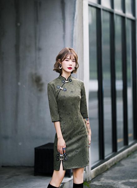 autumn and winter deerskin velvet cheongsam beauty exploration improvement retro chinese style personality young girl ethnic clothing, Red
autumn and winter deerskin velvet cheongsam beauty exploration improvement retro chinese style personality young girl ethnic clothing, Red