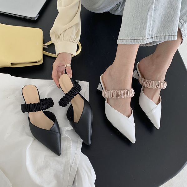 fashion women sandals slides pointed toe hollow casual summer fashion flip flops slip on thick mid heels black/white sandals 210513
fashion women sandals slides pointed toe hollow casual summer fashion flip flops slip on thick mid heels black/white sandals 210513