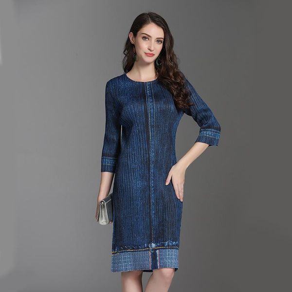 casual dresses miyake pleated 2021 autumn plus size straight dress denim vintage female long work of art, Black;gray
casual dresses miyake pleated 2021 autumn plus size straight dress denim vintage female long work of art, Black;gray