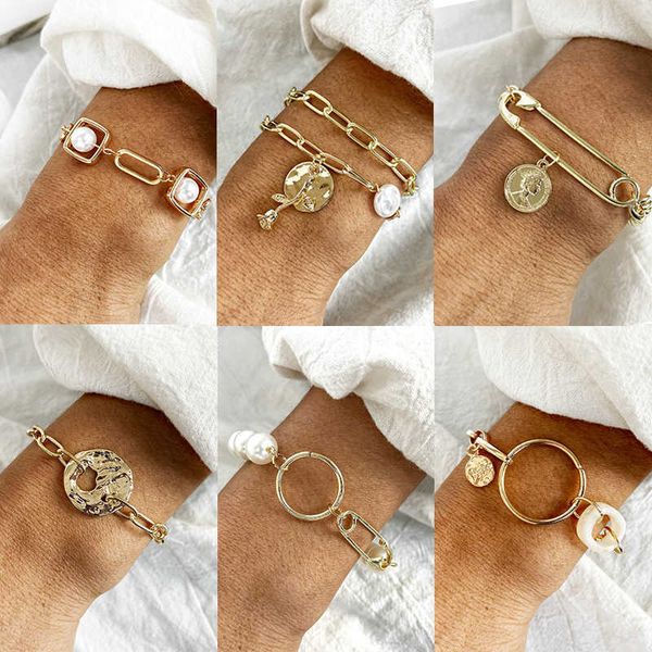 17km vintage pearl bracelet for women korean female flower pearl bangles bracelet 2020 charms fashion couple pearl jewelry q0719, Black
17km vintage pearl bracelet for women korean female flower pearl bangles bracelet 2020 charms fashion couple pearl jewelry q0719, Black