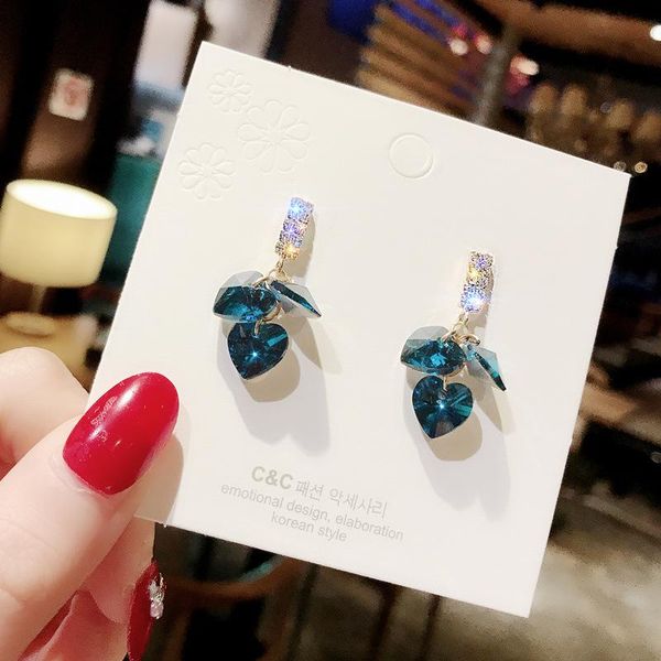 stud fashion temperament love earrings female crystal super flash sweet girl heart retro wild, Golden;silver
stud fashion temperament love earrings female crystal super flash sweet girl heart retro wild, Golden;silver
